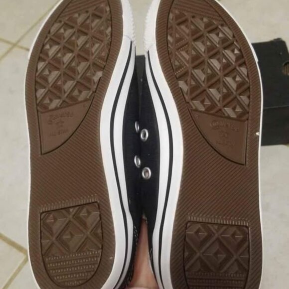 BRAND NEW Converse (Chucks) Black Low Top - Picture 3 of 4